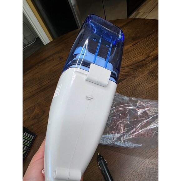Smart Gear 12-Volt DC Auto Vac With Powerful Suction & Crevice Tool - Picture 11 of 13